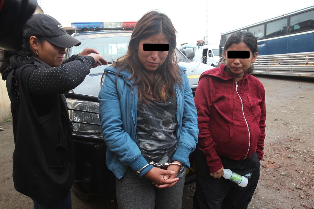 Las pandillas utilizan a las mujeres para cobrar la extorsión, la mayoría de las detenias son convivientes y parejas de pandilleros. (Foto Prensa Libre: Hemeroteca PL)