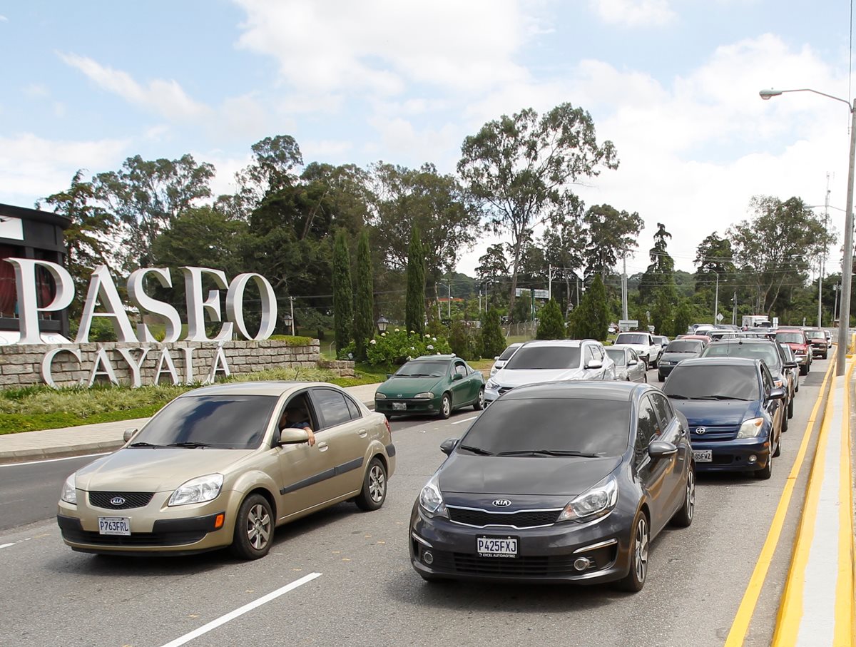 Los residentes de zona 16 se quejan por el tránsito que genera el nuevo viaducto, en las cercanías de Paseo Cayalá. (Foto Prensa Libre: Paulo Raquec)