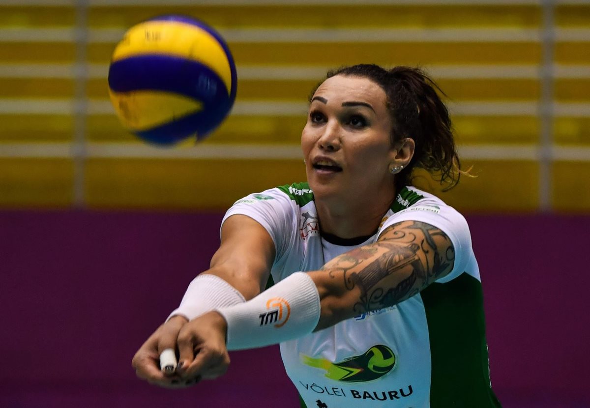 Tifanny Abreu se convirtió en la primera transexual que competía en la Superliga femenina de Brasil. (Foto Prensa Libre: AFP).