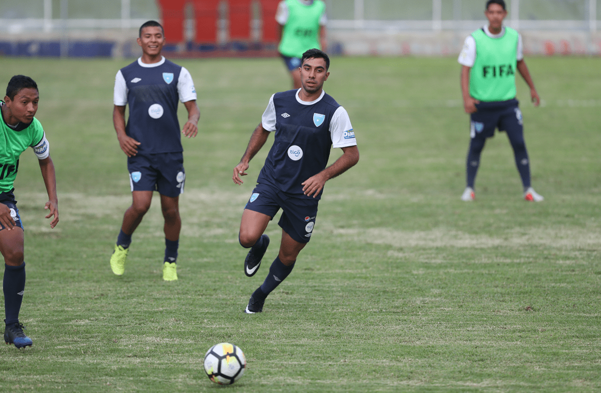 El delantero de Guastatoya, Carlos Orellana, es una de las figuras de la Selección Sub 20 que buscan clasificar al Mundial. (Foto Prensa Libre: Francisco Sánchez)