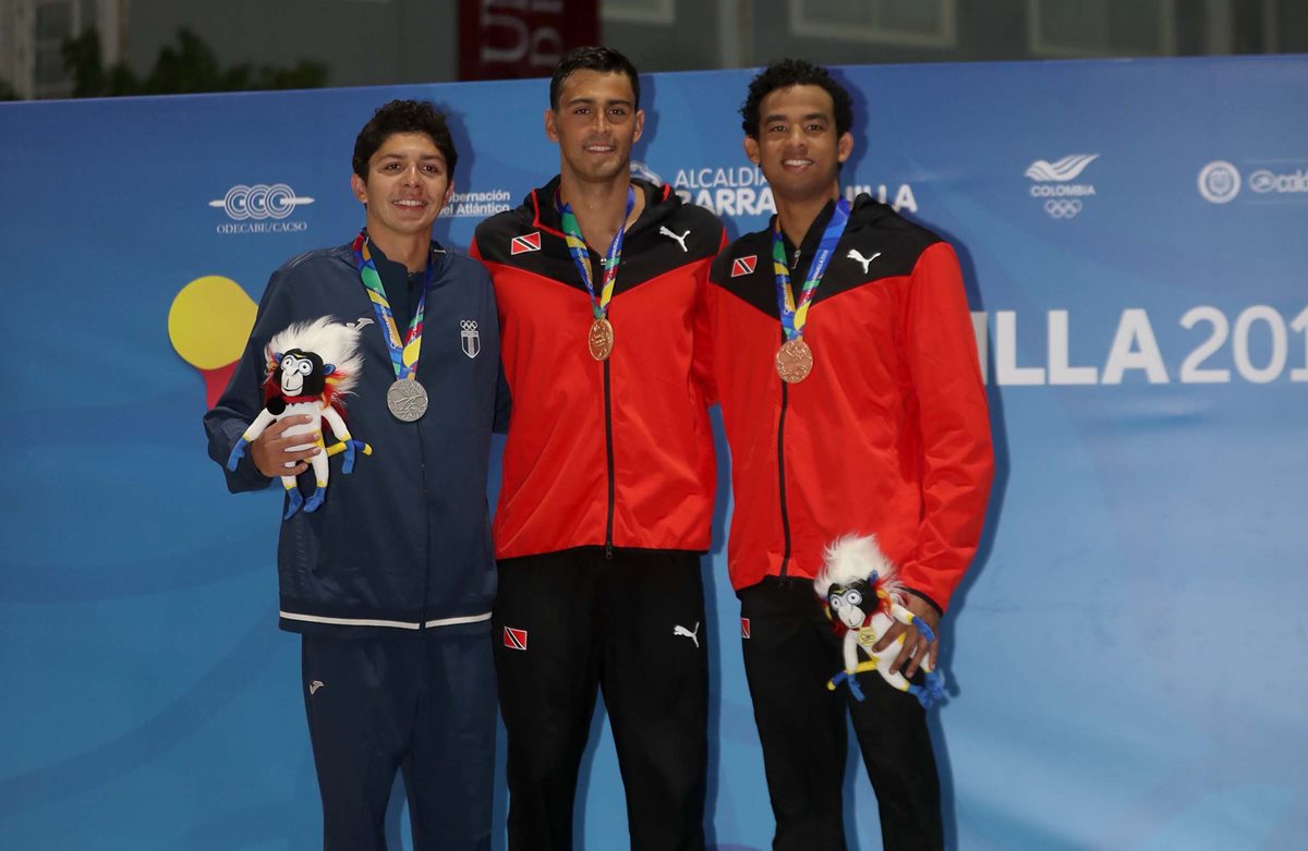 Luis Carlos Martínez ganó la medalla de plata en la prueba masculina de 50 metros mariposa en los Juegos Centroamericanos y del Caribe de Barranquilla 2018. (Foto Prensa Libre: Carlos Vicente)