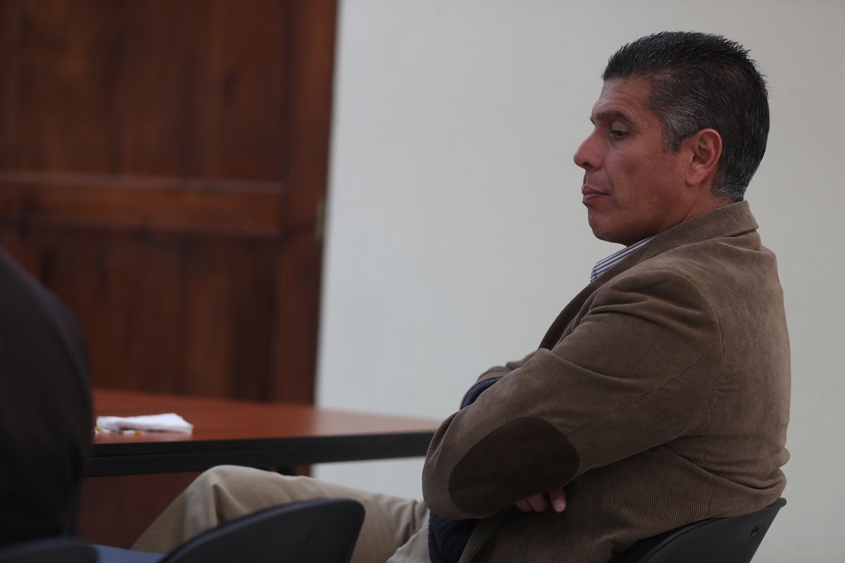 Sentencian a René Villavicencio a dos años y ocho meses de prisión; vendió información a “Mito” Barrientos