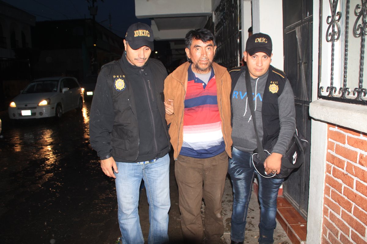 Juan Matzar Pérez, exconcejal de Santa Catarina Palopó, Sololá, fue capturado por haber abusado de una menor. (Foto Prensa Libre: Ángel Julajuj)