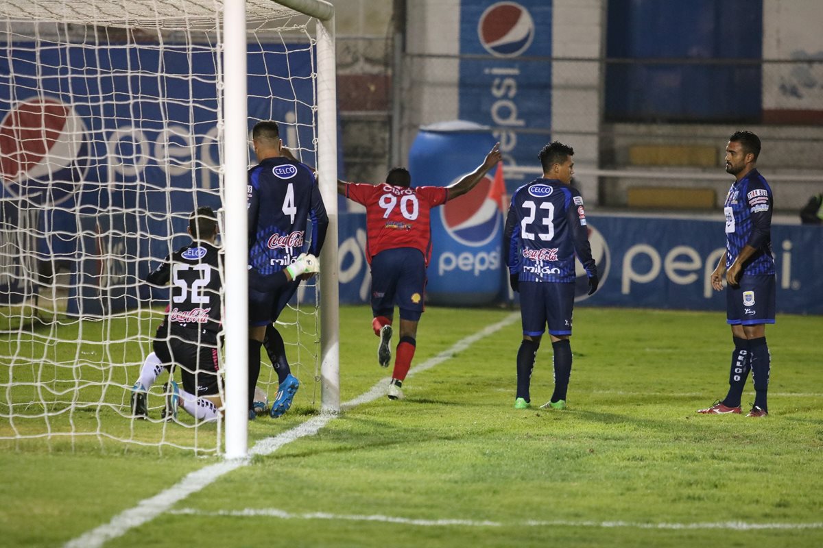 El equipo quetzalteco fue superior y se quedó con la victoria. (Foto Prensa Libre: Carlos Ventura)