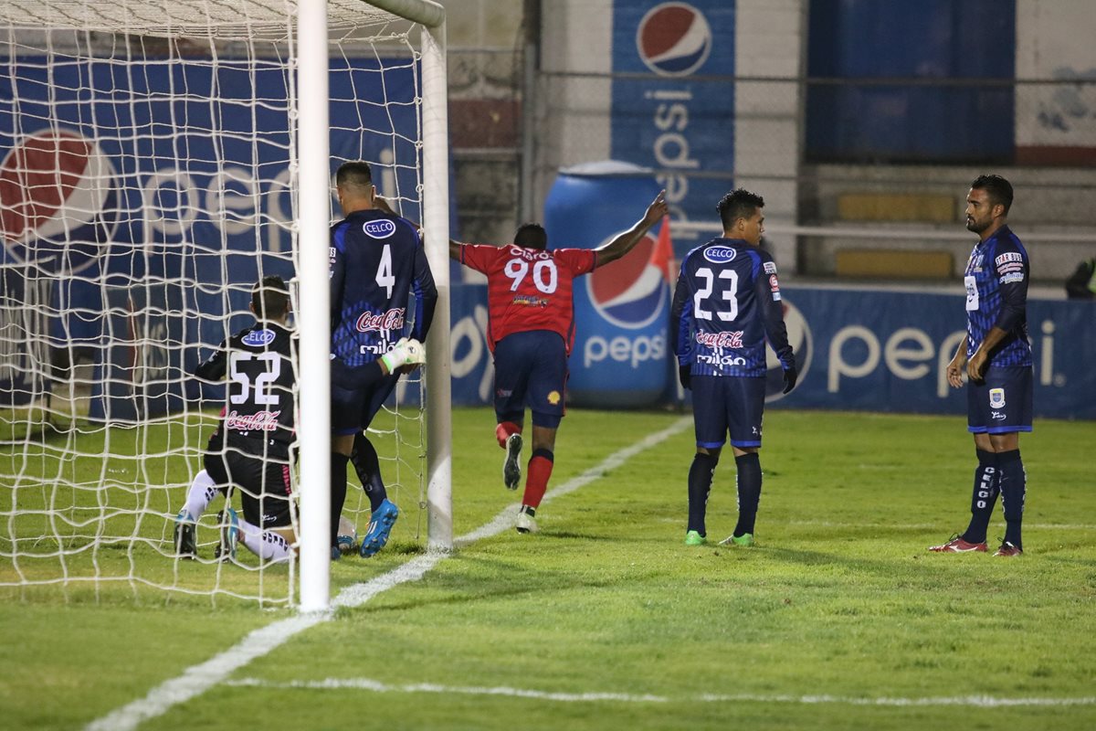 El equipo quetzalteco fue superior y se quedó con la victoria. (Foto Prensa Libre: Carlos Ventura)