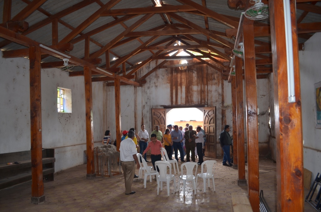 Diputado visita antigua iglesia La Ermita, de Concepción las Minas, Chiquimula, durante el inicio de las gestiones para que sea reconstruida. (Foto Prensa Libre: Mario Morales)