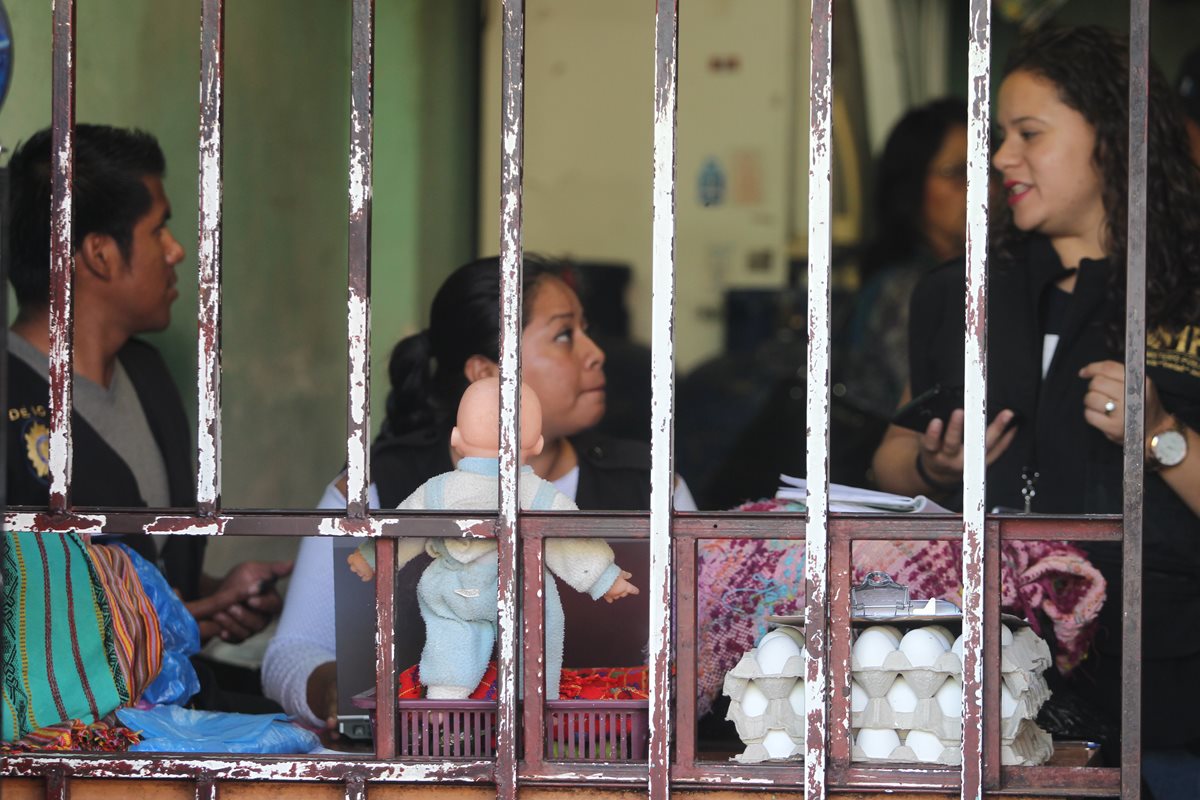Constantemente autoridades realizan operativos para rescatar a menores explotados sexual o laboralmente. (Foto Prensa Libre: Hemeroteca PL)