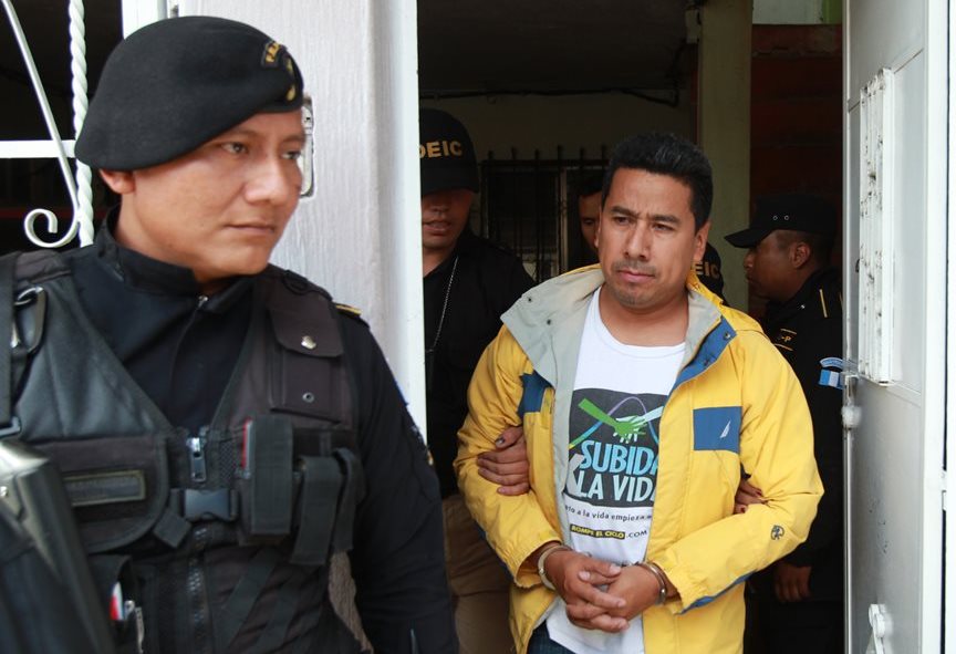 Carlos Natanael Lainfiesta Escobar fue capturado el 25 de febrero del 2015, por la Policía y la Fiscalía contra Delitos Patrimoniales. (Foto Prensa Libre: Hemeroteca PL)