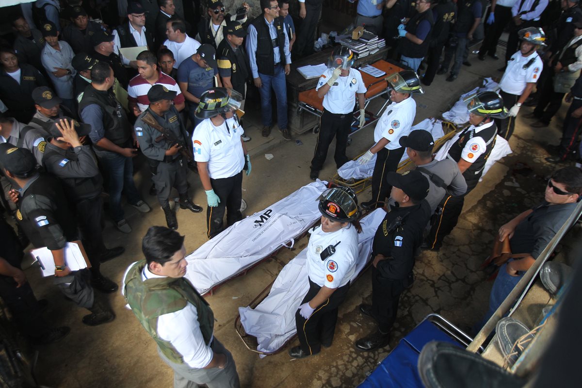 Las muertes de reclusos se dan generalmente en enfrentamientos entre grupos rivales. (Foto Prensa Libre: Hemeroteca PL)