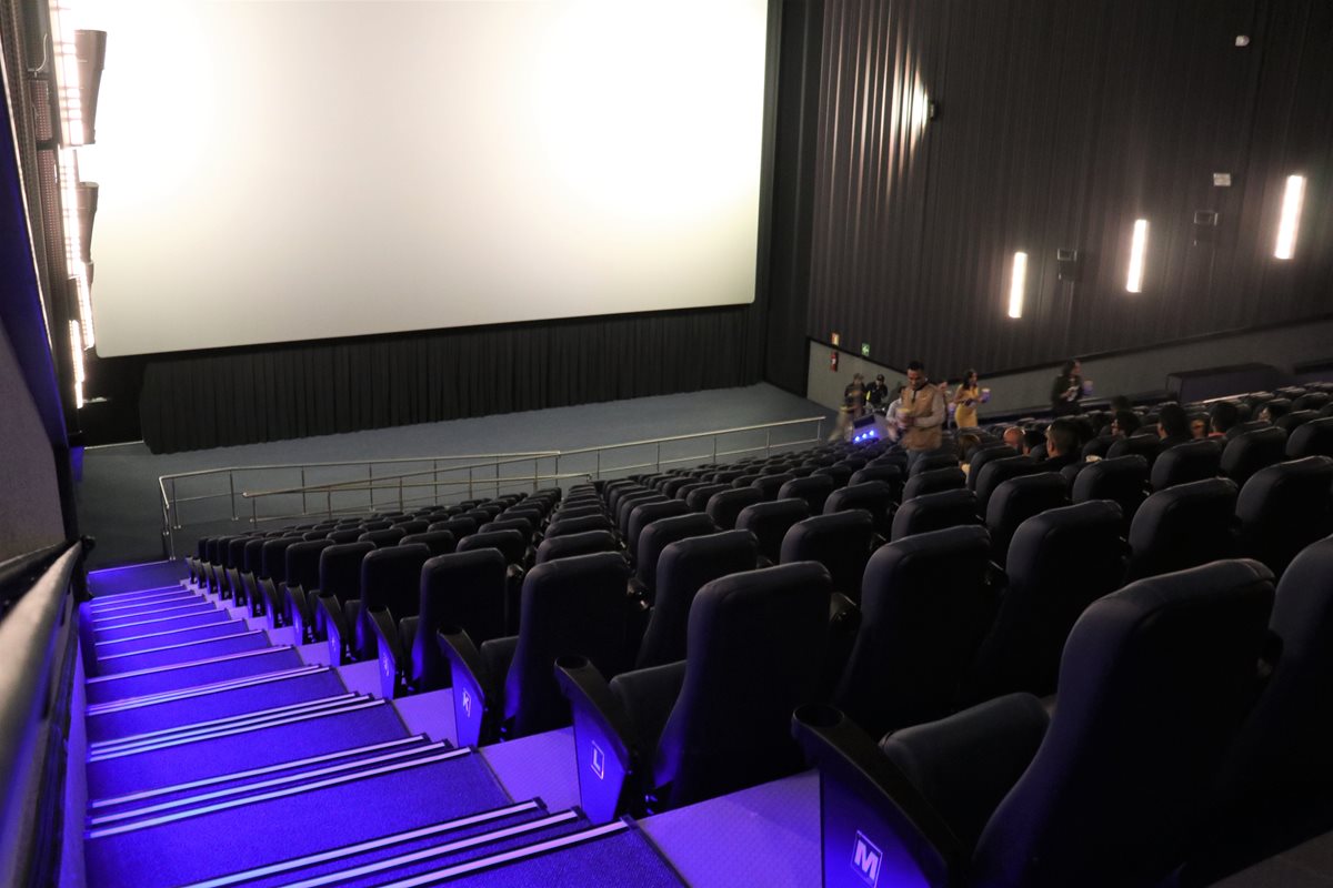 La sala más grande tiene espacio para 342 personas. En total son mil 196 butacas, en todo el complejo de cine inaugurado en Xela. (Foto Prensa Libre: Raúl Juárez)