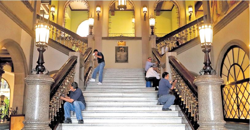 El rubro de salarios para los burócratas consume una parte importante del funcionamiento del proyecto de presupuesto del 2019. (Foto Prensa Libre: Hemeroteca PL)