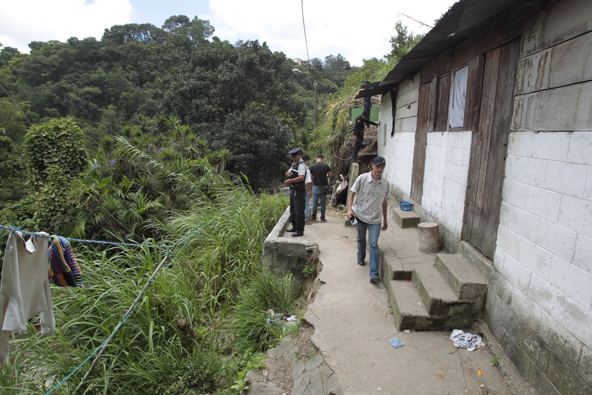 El asentamiento Positos, Barrio San Antonio, zona 6, es considerado como un área de alto riesgo. (Foto Prensa Libre: Carlos Hernández)