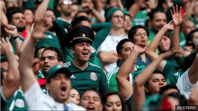 Aficionados mexicanos gritaron un cántico considerado como homofóbico en el debut de México y Alemania en Rusia 2018. (Foto Prensa Libre: BBC Mundo)