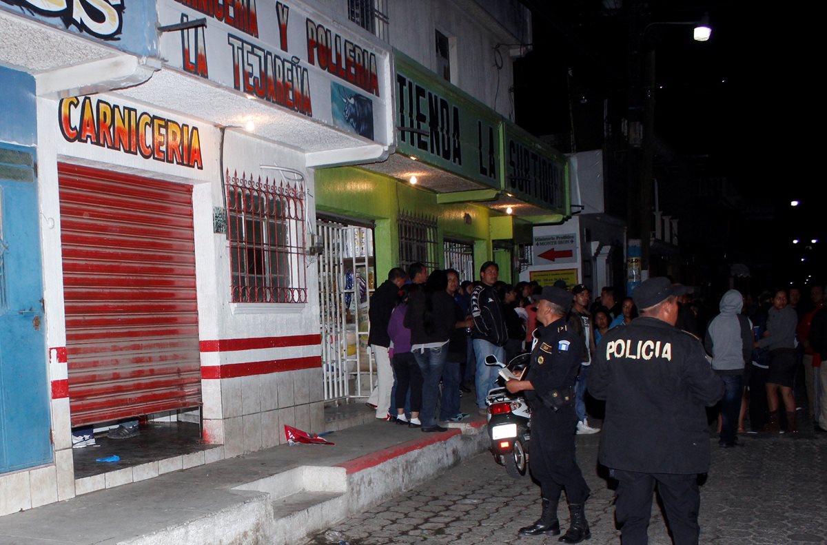 Carnicería donde cuatro personas fueron atacadas a balazos, en El Tejar, Chimaltenango. (Foto Prensa Libre)