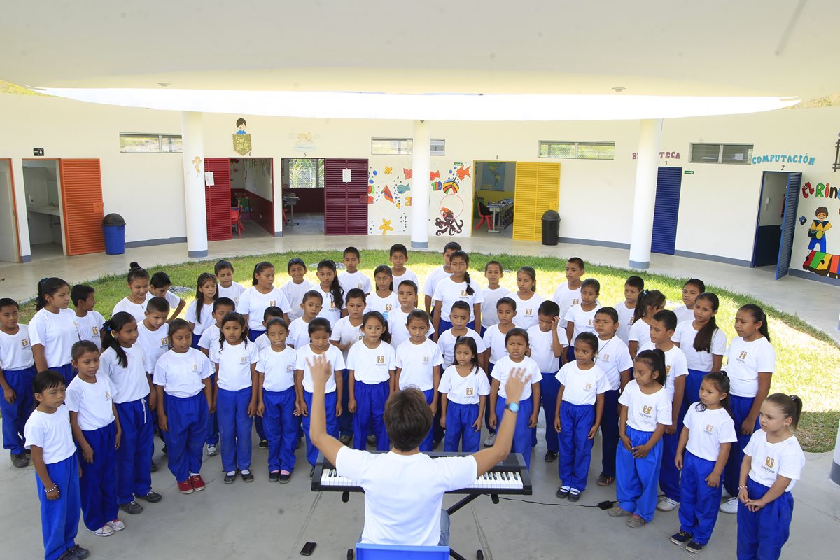 La escuela Nohemí Morales de Arjona, de Fundación Adentro, en El Ixcanal, San Agustín Acasaguastlán, El Progreso, es una iniciativa que sirve de modelo para la educación nacional. (Foto: Hemeroteca PL)