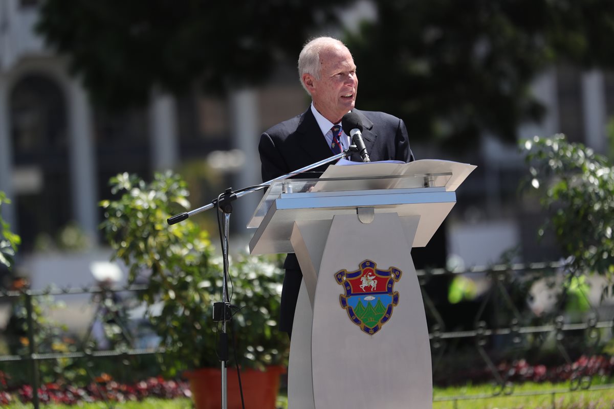 El alcalde capitalino Álvaro Arzú es señalado por el MP y la Cicig de usar fondos municipales para su campaña política. (Foto HemerotecaPL)