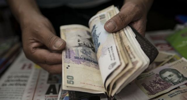 Argentina ha sido históricamente un país caro, pero en la actualidad la queja se ha vuelto más recurrente. (Foto Prensa Libre: AFP)