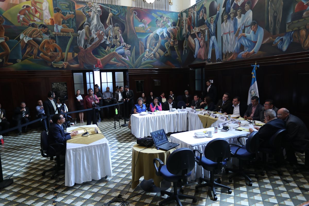 Comisión del Migrante entrevistó a 14 aspirantes  para dirigir el Conamigua. Cinco integrarán el listado y Congreso elegirá al secretario y subsecretario. (Foto Prensa Libre: É. Ávila)
