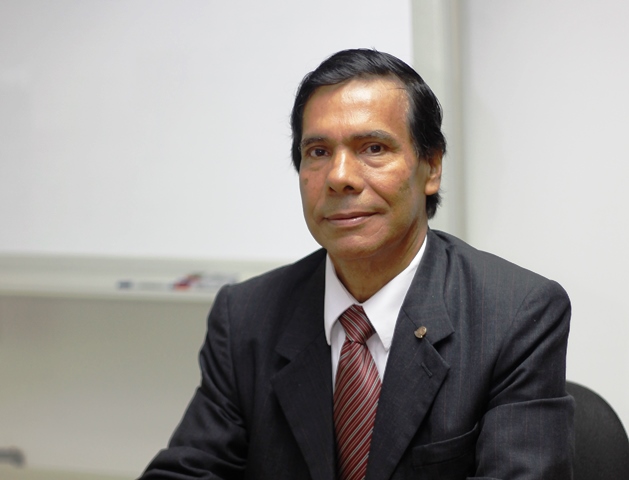 Édgar Pape Yalibat es economista y especialista en tributación. Fue miembro del directorio de la SAT. (Foto Prensa Libre: HemerotecaPL)