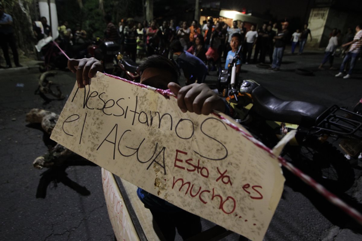 Los pozos de la capital han bajado su caudal, entre el 2000 y el 2010, de mil 300 litros por segundo a 750. (Foto Prensa Libre: Hemeroteca PL)
