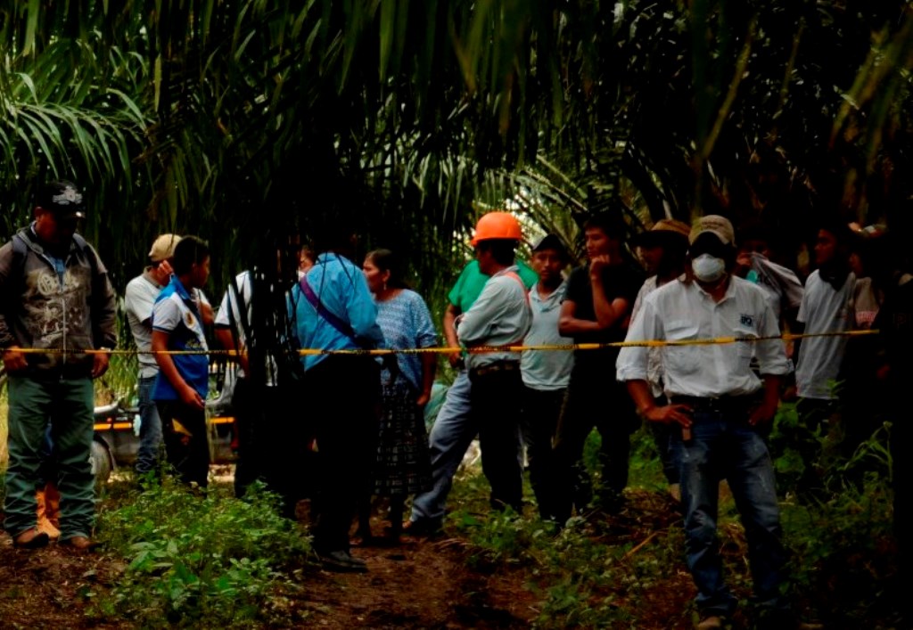 Lugar donde fue localizado el cadáver de Benjamín Roderico Ic Coc, en Sayaxché. (Foto Prensa Libre: Rigoberto Escobar).