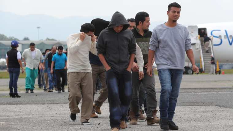 Uno de los principales reclamos de los diputados fue que los deportados son recibidos en condiciones deplorables. (Foto Prensa Libre: Hemeroteca PL)