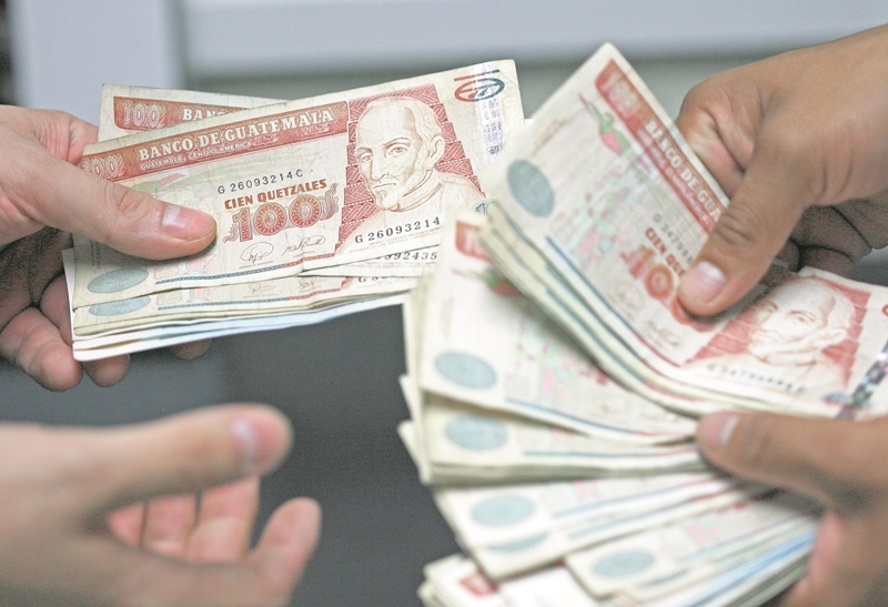 El panorama político de este año podría incidir en la economía nacional, señala la agencia Fitch Ratings. (Foto Prensa Libre: Hemeroteca PL).