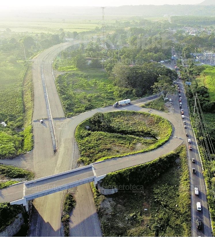 La ampliación de la carretera que Norberto Odebrecht construiría ya no se concluyó. Esta se valoró en US$399 millones. (Foto Prensa Libre: Hemeroteca PL)