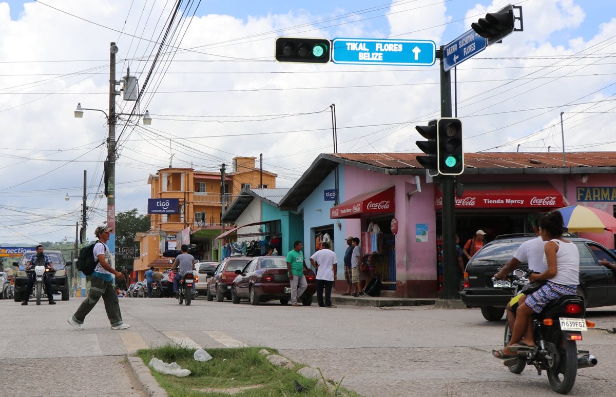 Policía municipal accionó accidentalmente su arma y mató a nieto de la exdiputada Rosenda Pérez. (Foto Prensa Libre: Rigoberto Escobar)