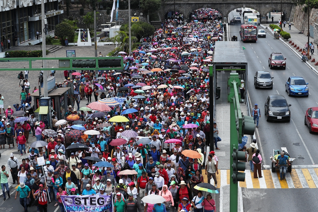 El paro fue promovido por el STEG, por lo menos, 30 mil profesores se han declarado en asamblea permanente. (Foto Prensa Libre: Hemeroteca PL)