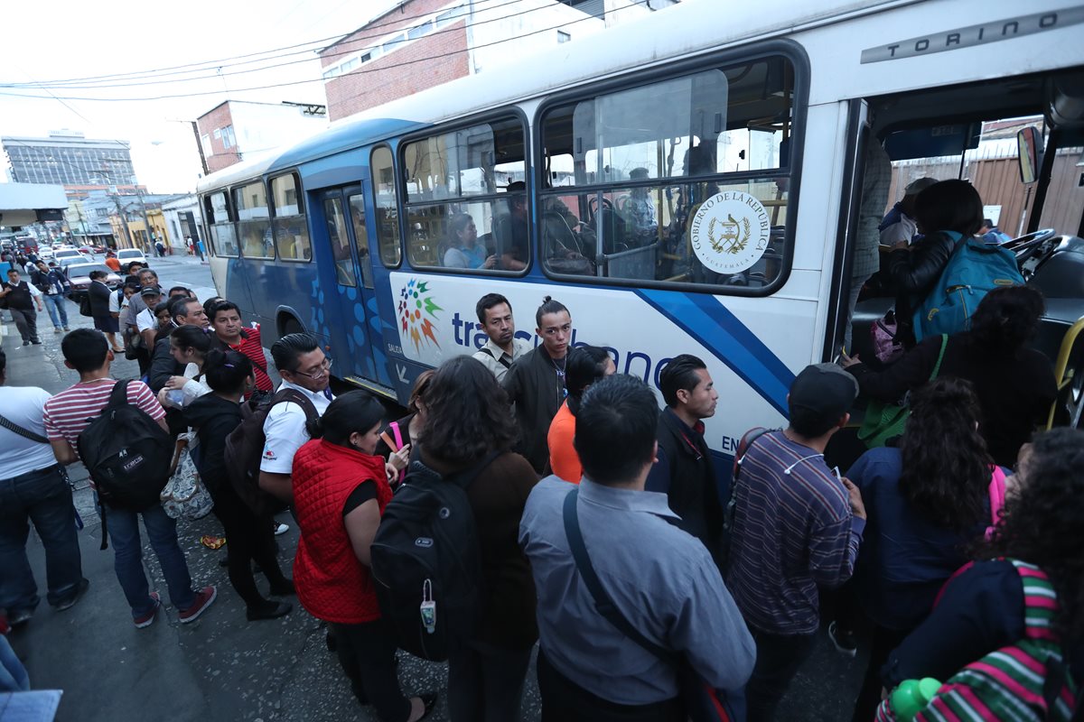 desde el 2015 fueron denunciadas las empresas que operan el servicio del Transurbano, por supuesto mal manejo de recursos. (Foto Prensa Libre: Hemeroteca)