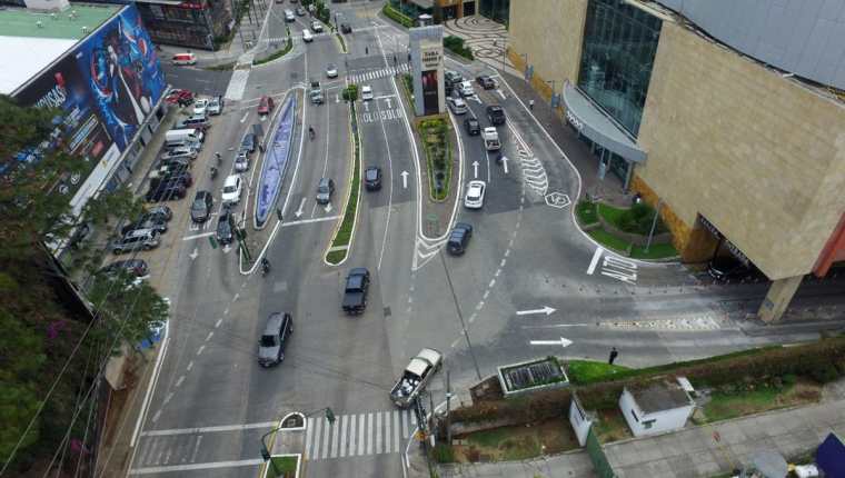 Sector de la diagonal 6 y 13 calle de la zona 10 capitalina, donde la municipalidad planifica la construcción de un distribuidor vial. (Foto Prensa Libre: Álvaro Interiano)