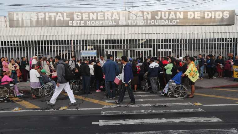 Las enfermedades respiratorias son comunes en esta época del año, en el Hospital San Juan de Dios se han atendido varios casos de niños con el VSR. (Foto Prensa Libre: Hemeroteca PL)