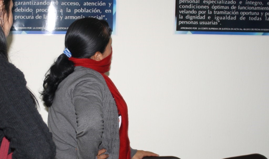 Rosa Virginia Juárez fue hallada culpable de estafa. (Foto Prensa Libre: Ángel Julajuj).