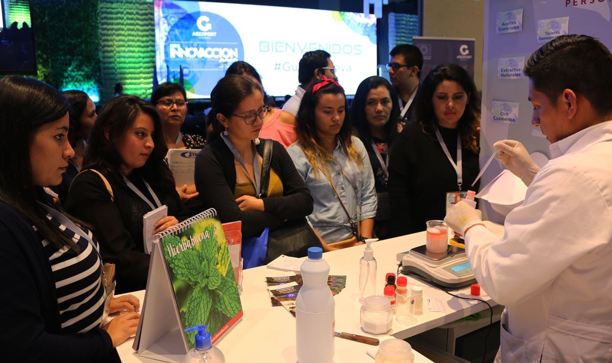 Más de 1,000 emprendedores, empresarios y académicos participaron de las últimas megatendencias, nuevos modelos de negocios y servicios para la innovación en Guatemala. (Foto Prensa Libre: Cortesía Agexport)