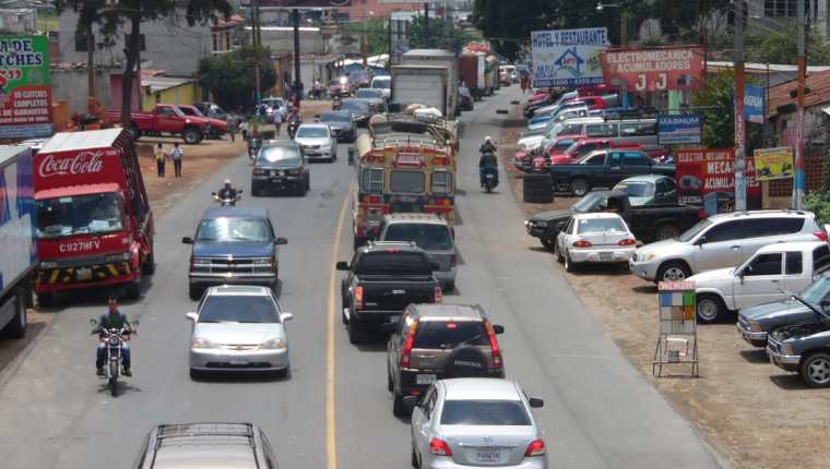 El tráfico de Chimaltenango causa desorden y bullicio. (Foto Prensa Libre: José Rosales)