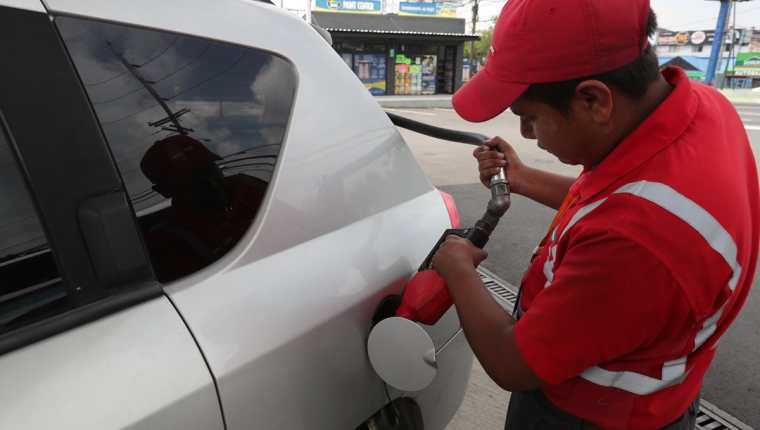 La importación de combustibles y lubricantes tuvo una baja de US$1 mil 110 millones en 2020. (Foto Prensa Libre: Hemeroteca) 