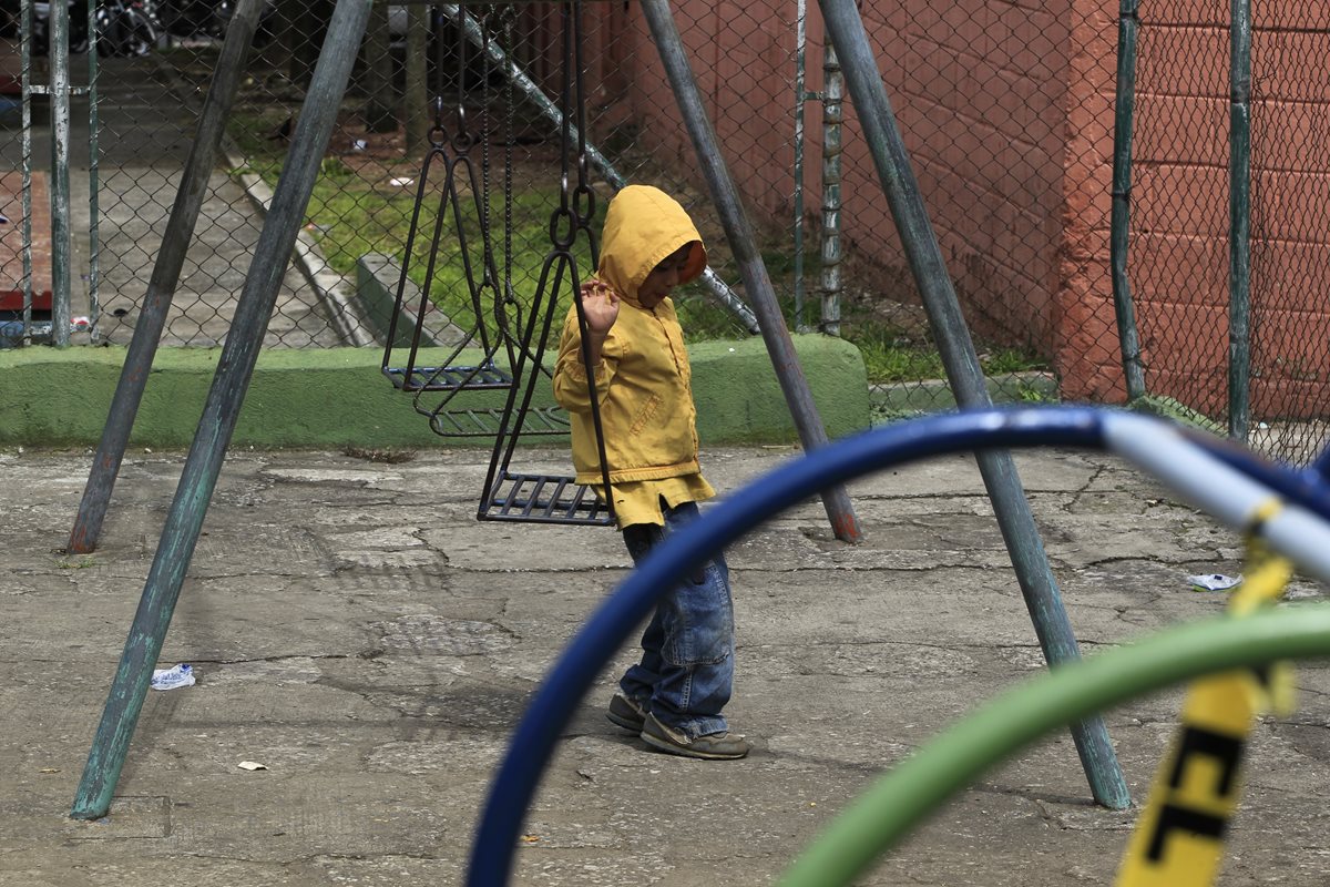 En la 8a. avenida, zona 12 se halla el parque infantil Virgilio Barco, el cual necesita mejoras. (Foto Prensa Libre: Carlos Hernández).