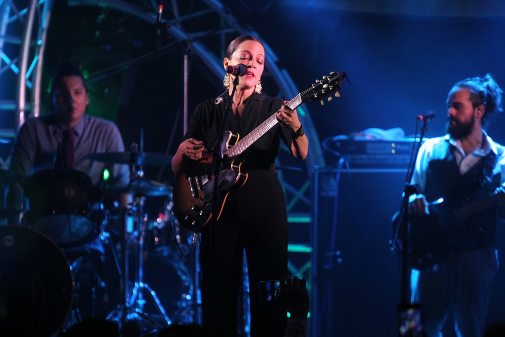 Natalia Lafourcade deleitó al público guatemalteco. (Foto Prensa Libre: Keneth Cruz)