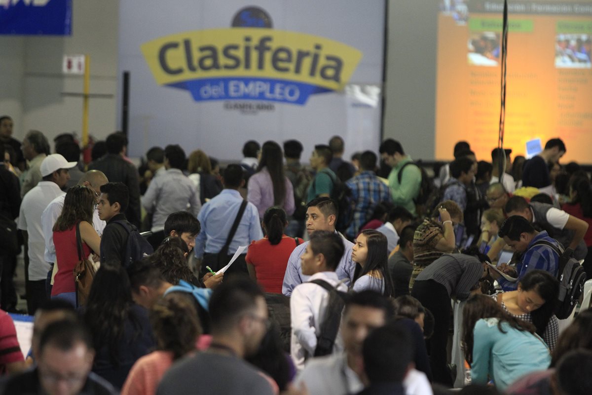 Los candidatos también pueden pre-registrarse en la página de Clasificados de Prensa Libre. (Foto Prensa Libre: Carlos Hernández)