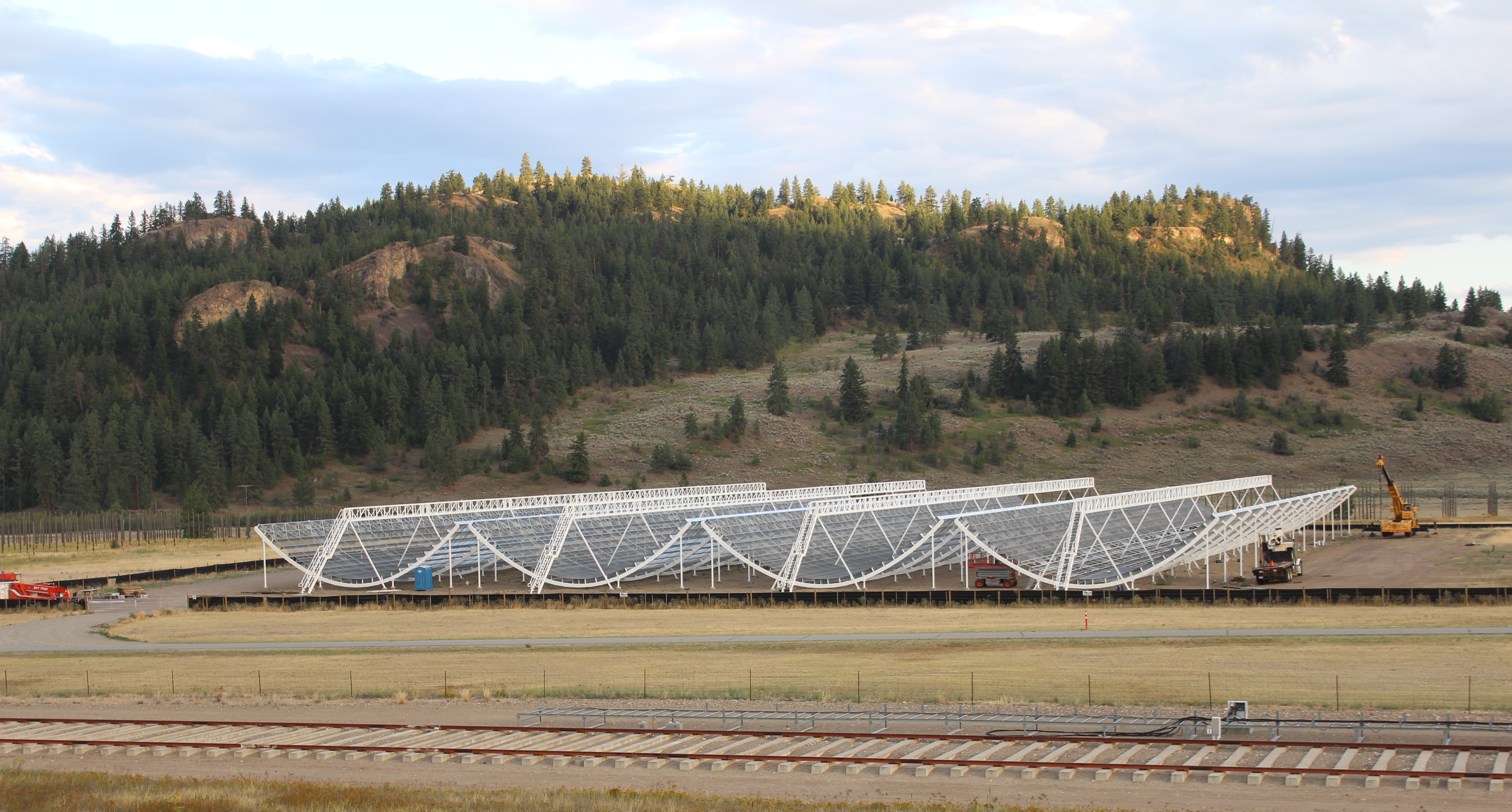 El telescopio de CHIME, en Canadá, donde se detectaron unas misteriosas ondas galácticas. (Foto Prensa Libre: CHIME)