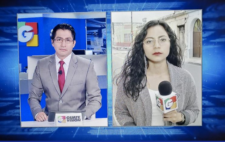El robo del equipo a los periodistas de Guatevisión ocurrió frente a la Embajada de EE. UU., Avenida Reforma. (Foto Prensa Libre: Guatevisión)