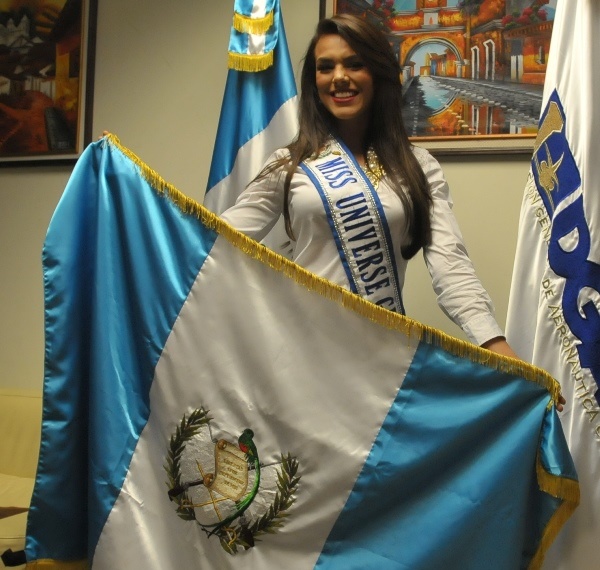Virgina Argueta, Miss Universo Guatemala, viaja a Filipinas para el certamen internacional que se celebrará el próximo 30 de enero. (Foto Prensa Libre: Ana Lucía Ola)