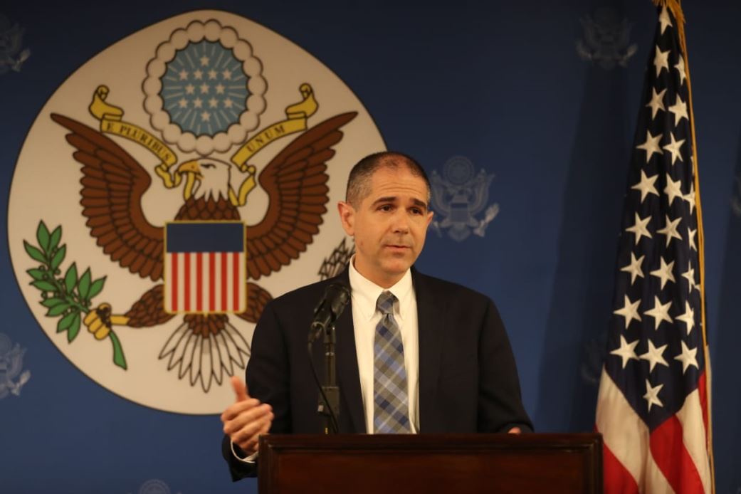 Carl Risch, subsecretario de Asuntos Consulares de EE. UU., durante la conferencia de prensa. (Foto Prensa Libre: Esbin García)