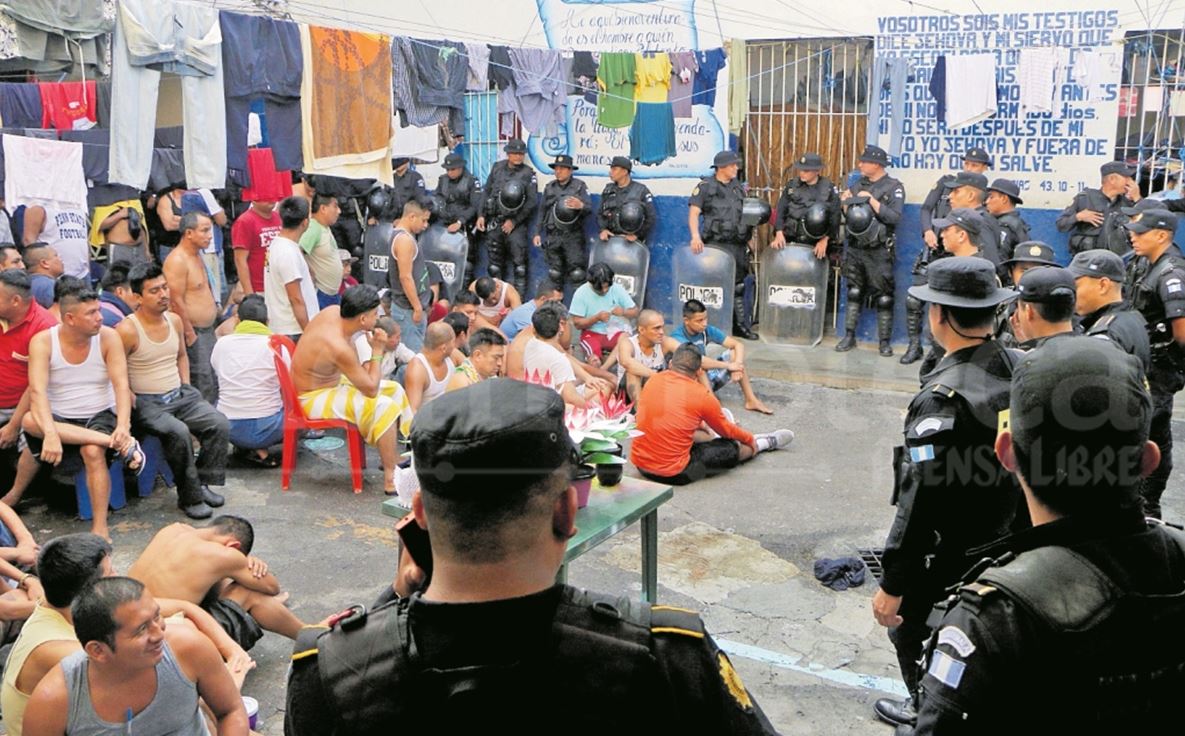 Prevenir el delito implica tener control interno para que los reclusos no cometan delitos desde la cárcel. (Foto Prensa Libre: Hemeroteca PL)