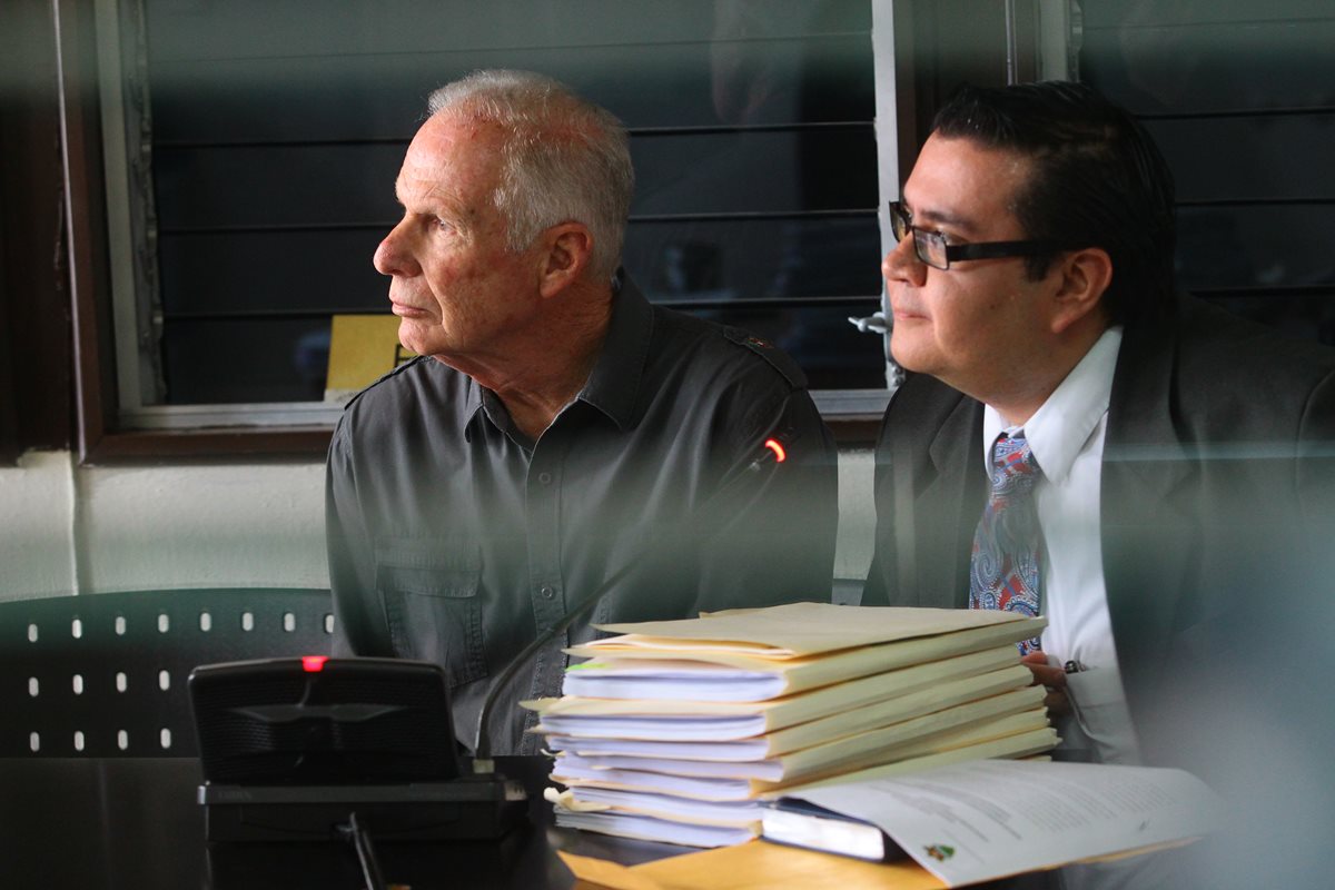 Álvaro Arzú presentó pruebas de descargo a la jueza pesquisidora el 28 de julio último. (Foto Prensa Libre: Hemeroteca PL)