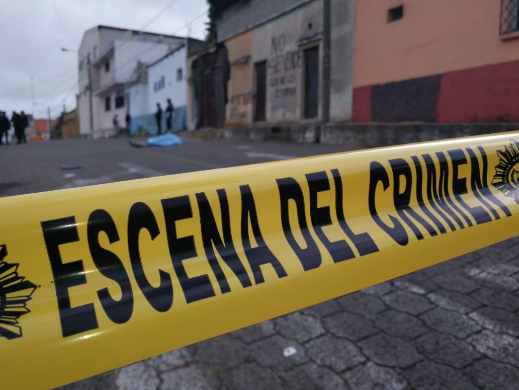 En la zona 8 capitalina, asaltantes ultimaron a un hombre. (Foto Prensa Libre: Érick Ávila)
