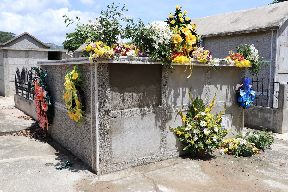 Bóveda que fue violentada por desconocidos en Cementerio General de Chiquimula. (Foto Prensa Libre: Mario Morales)