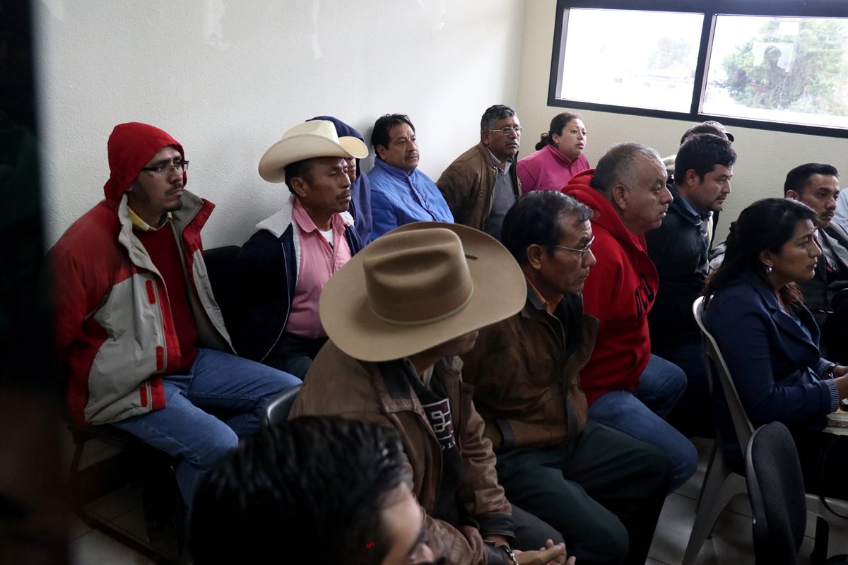 Unas 26 personas fueron capturadas por una red de corrupción en varias municipalidades. (Foto Prensa Libre: Mike Castillo)