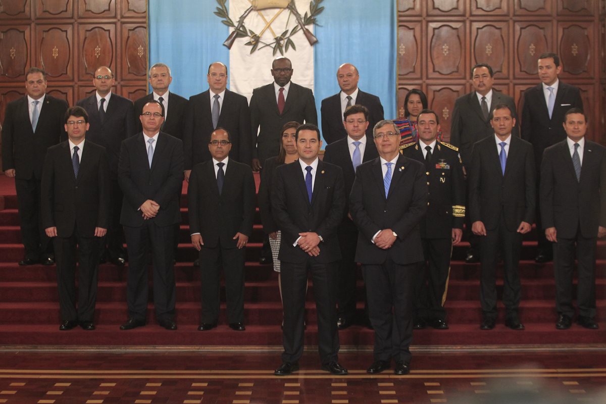 El presidente Jimmy Morales juramenta a su gabinete de ministros. (Foto Prensa Libre: Hemeroteca PL)